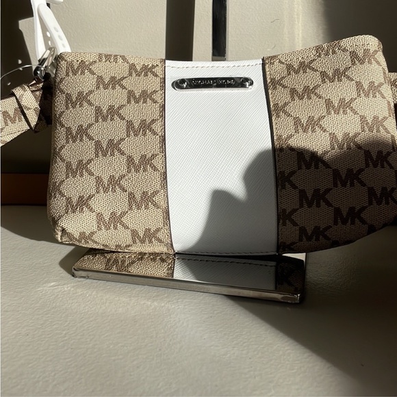 NWT Michael Kors Belt Bag - Picture 2 of 6